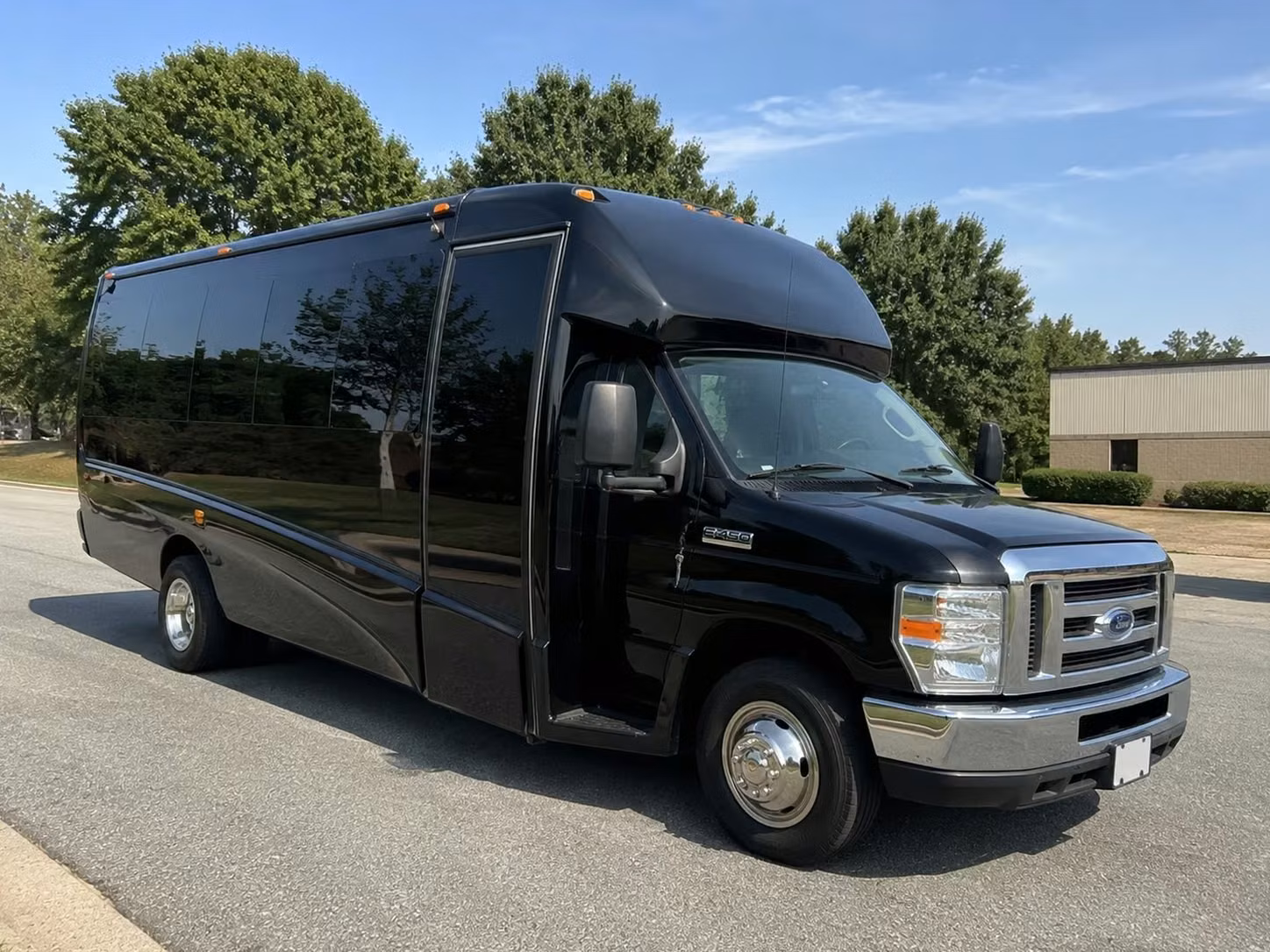 minibuses and charter buses in lawton are perfect for larger prom groups